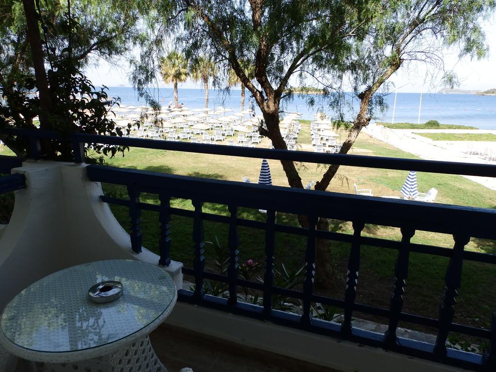 Club Blue White All Inclusive Turgutreis Room photo