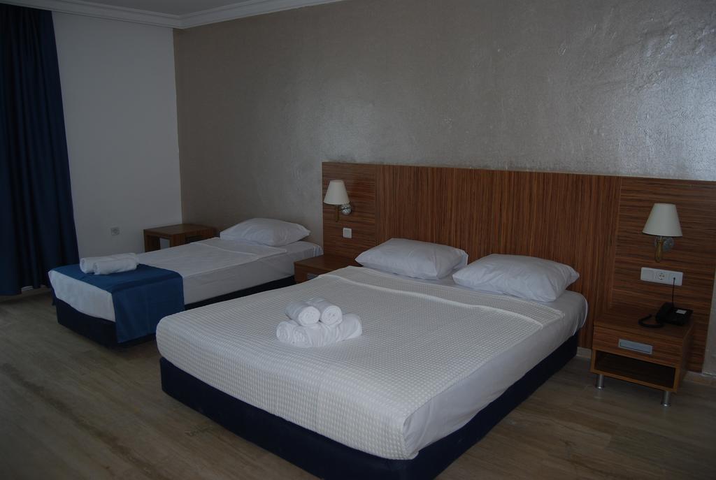 Club Blue White All Inclusive Turgutreis Room photo