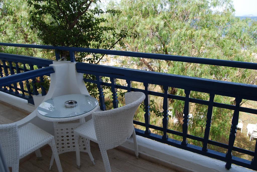 Club Blue White All Inclusive Turgutreis Room photo