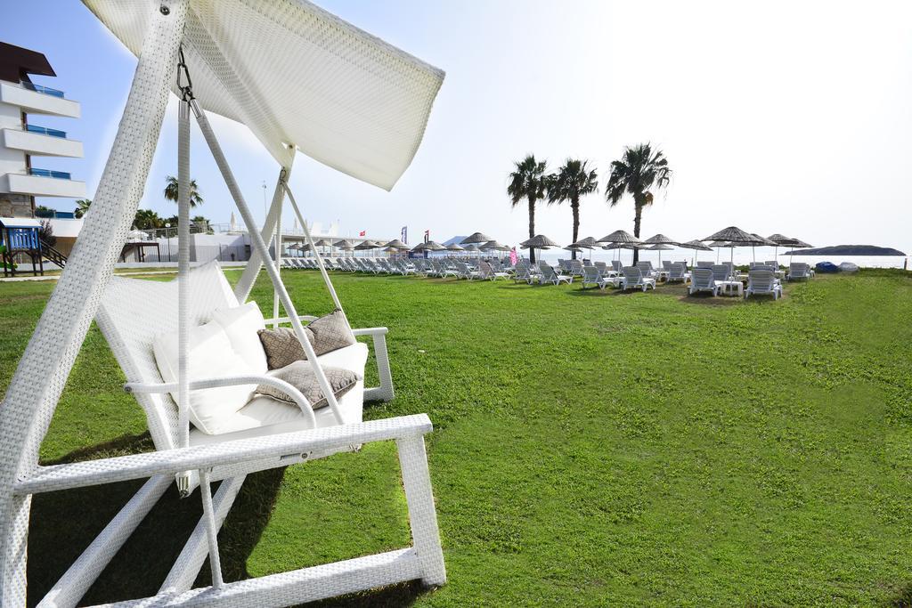 Club Blue White All Inclusive Turgutreis Exterior photo